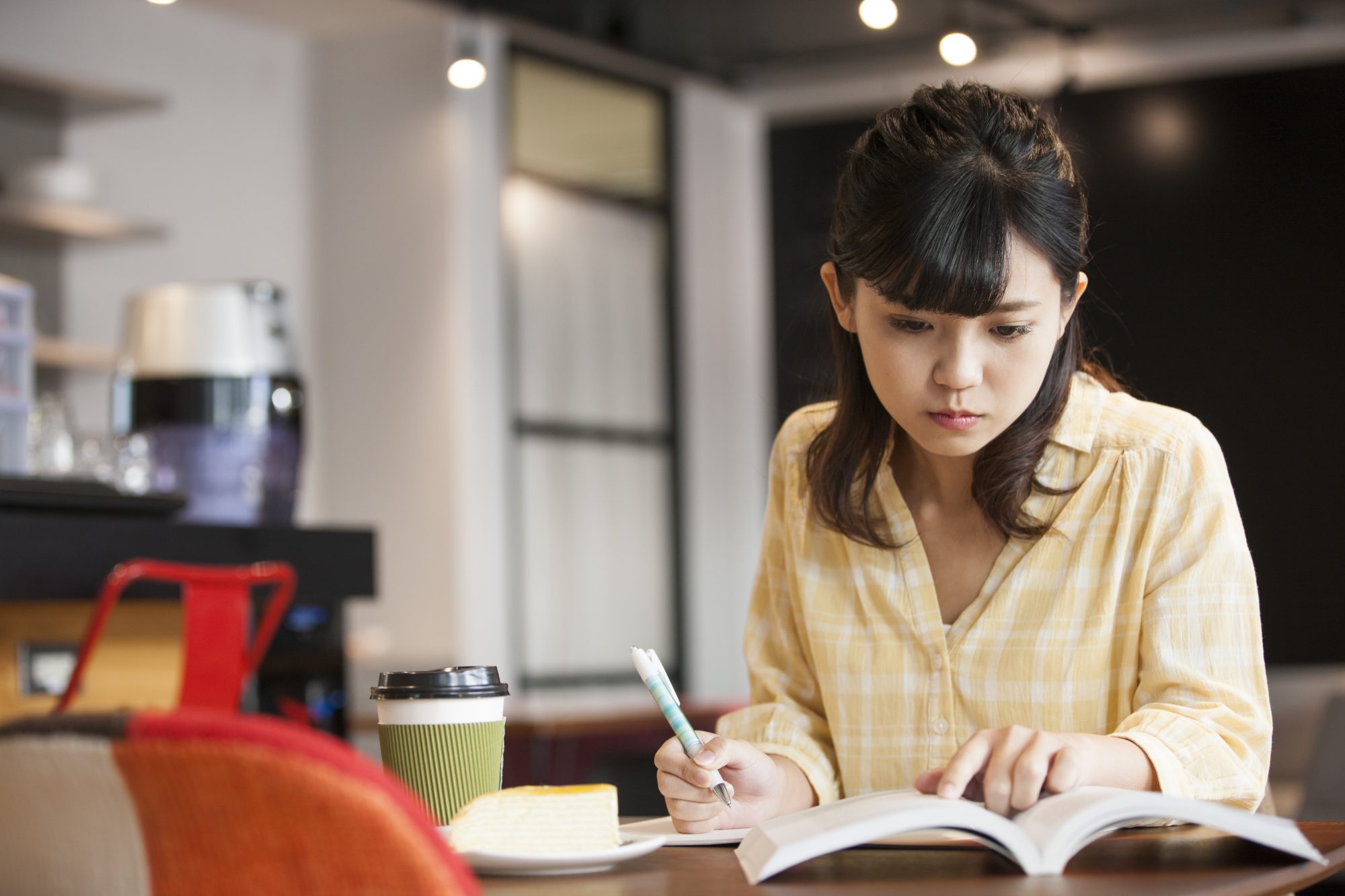 介護福祉士と社会福祉士の違いとは 仕事内容や資格について解説 介護をもっと好きになる情報サイト きらッコノート