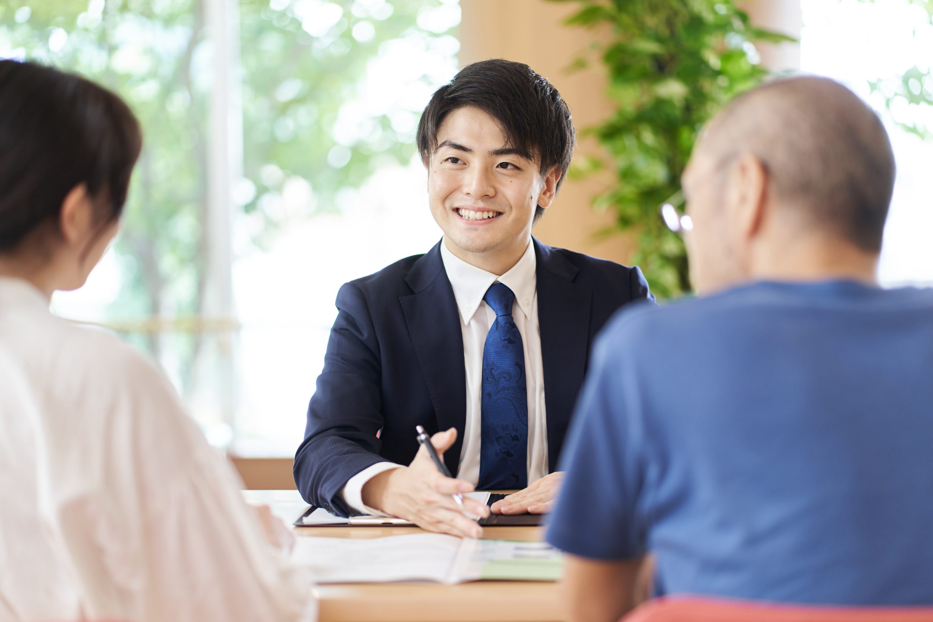 ケースワーカーとは 仕事内容をはじめ主な勤務先や向いている人の特徴も 介護をもっと好きになる情報サイト きらッコノート