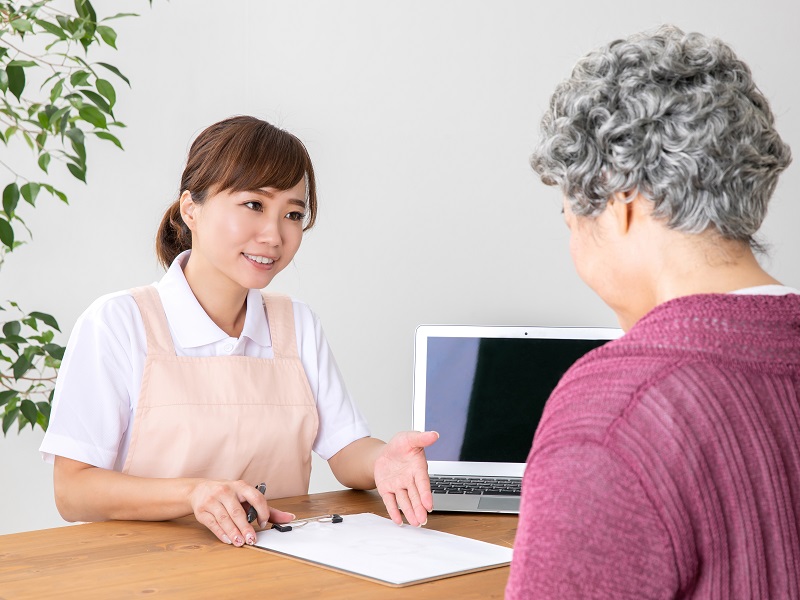 ケアマネ 介護支援専門員 になるには 試験概要や受験資格 介護をもっと好きになる情報サイト きらッコノート