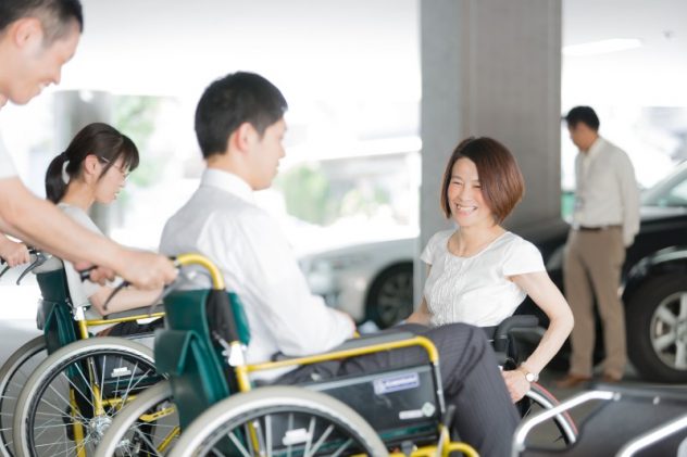 ユニバーサルマナー検定2級車いす実技2