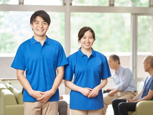 kn_1245 笑顔の男女介護スタッフの画像