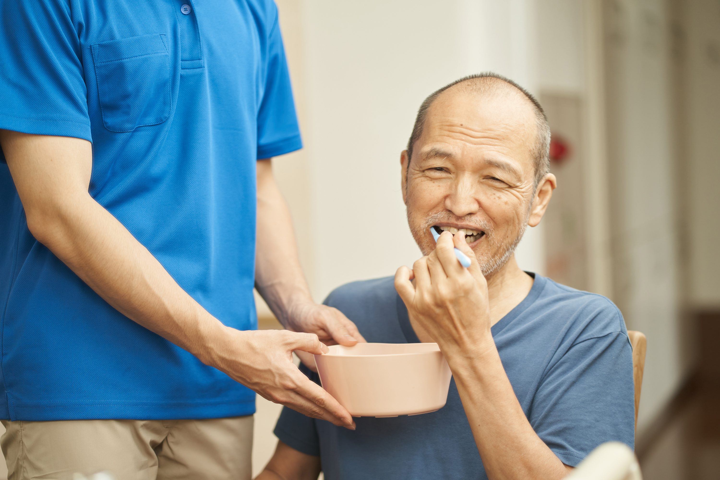 口腔ケアとは？高齢者の健康維持に必要な対応方法を伝授！